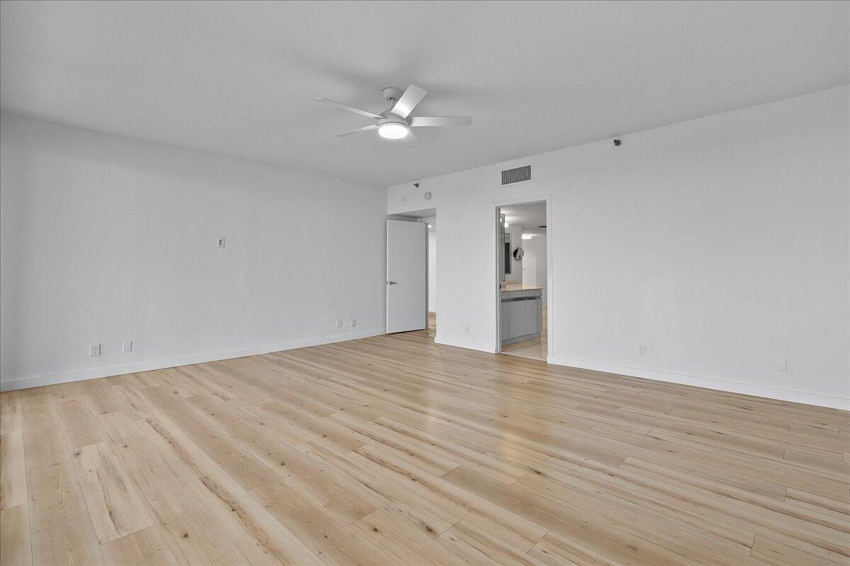 OLD PORT COVE LAKE POINT TOWER CONDO - Residential