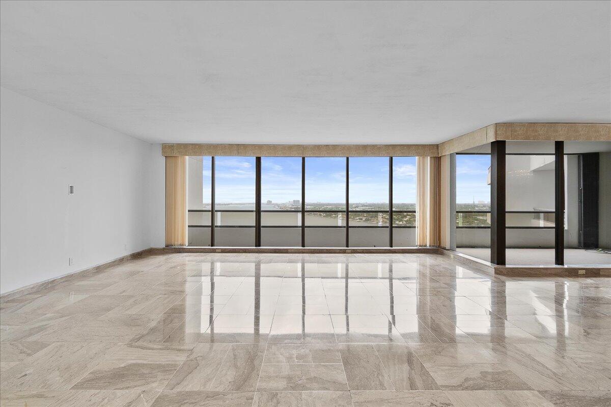 OLD PORT COVE LAKE POINT TOWER CONDO - Residential