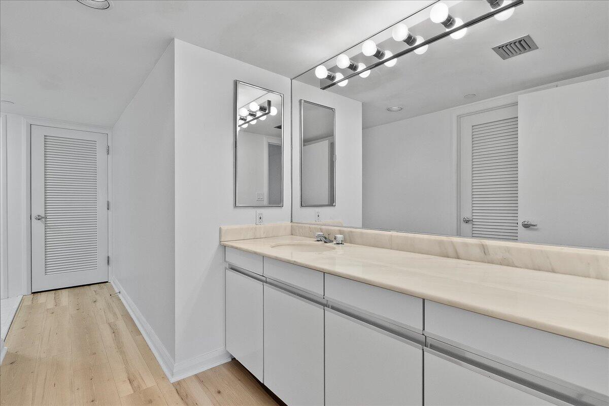 OLD PORT COVE LAKE POINT TOWER CONDO - Residential