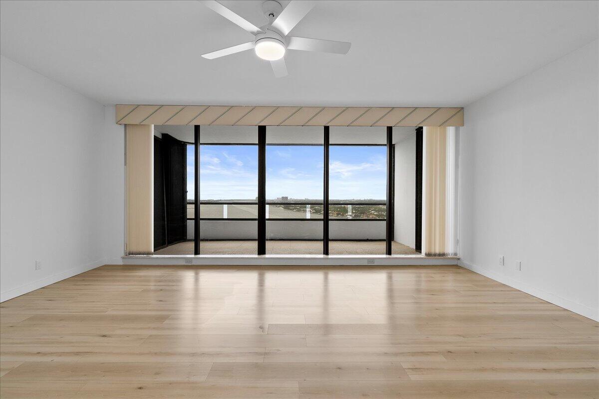 OLD PORT COVE LAKE POINT TOWER CONDO - Residential