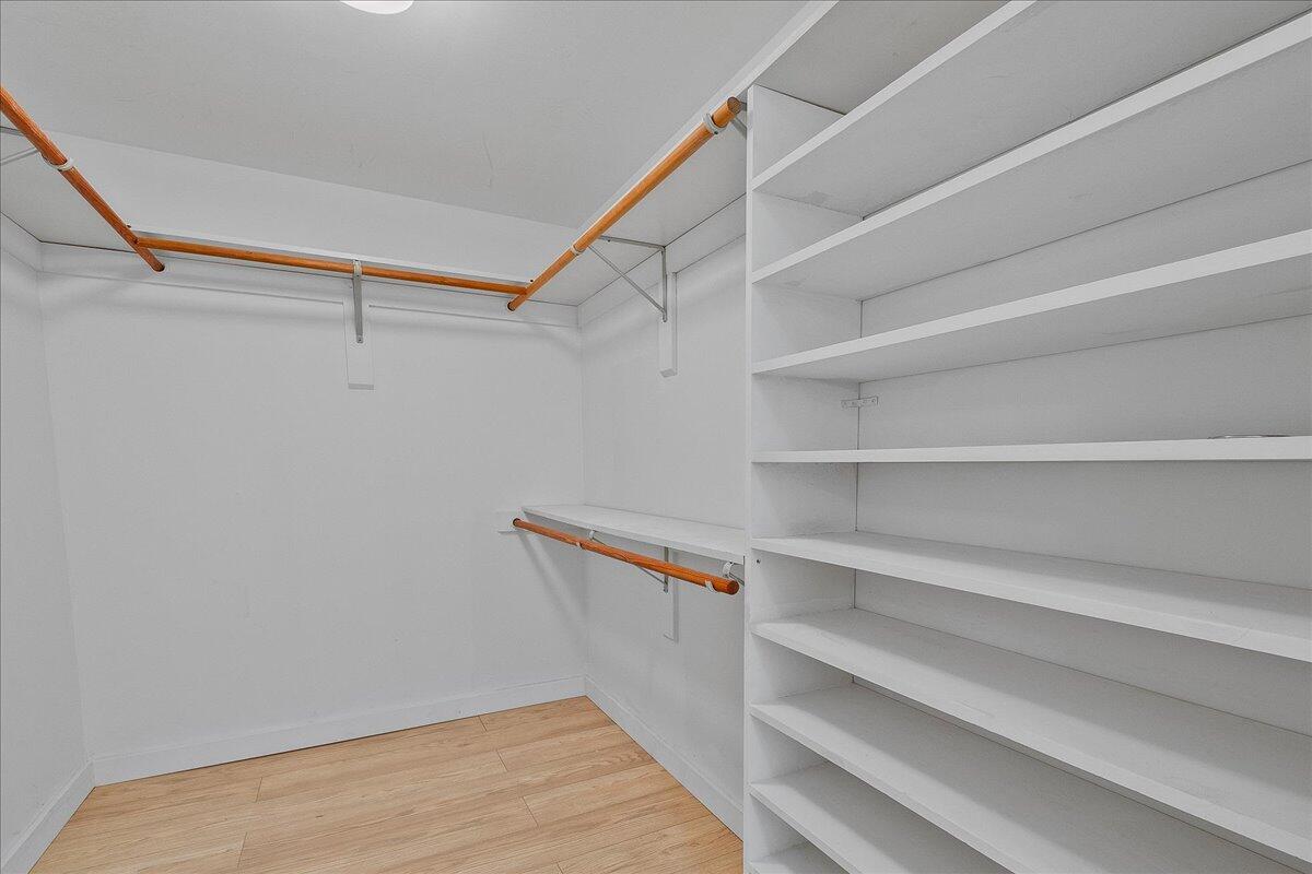 OLD PORT COVE LAKE POINT TOWER CONDO - Residential