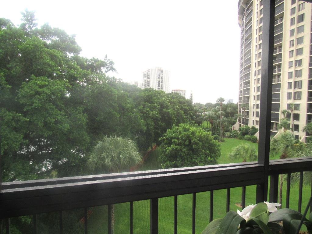 LANDS OF THE PRESIDENT CONDO 8 - Residential