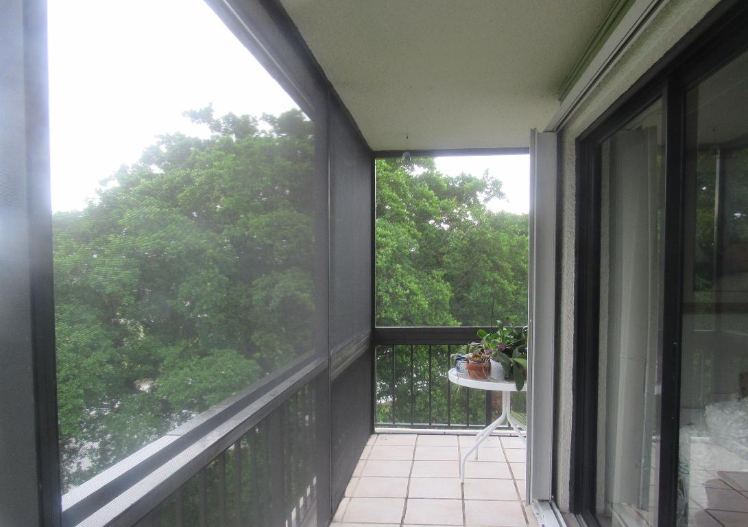 LANDS OF THE PRESIDENT CONDO 8 - Residential