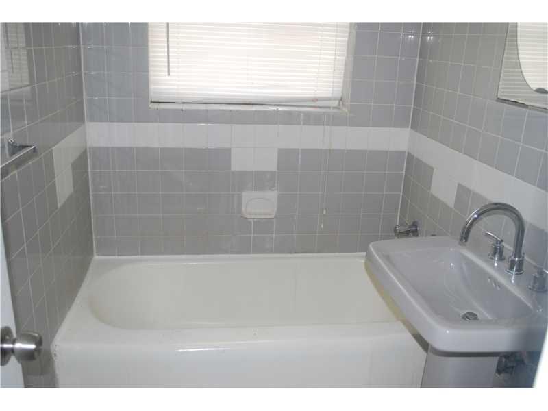 LAUDERDALE MANORS - Residential