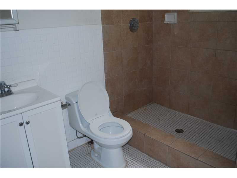 LAUDERDALE MANORS - Residential