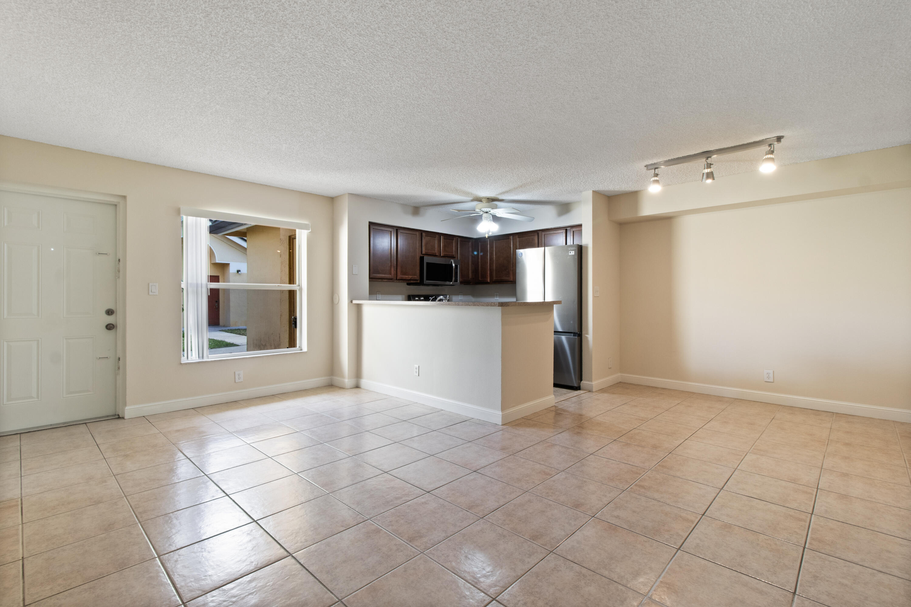 SOUTH PALM PLACE CONDO - Residential