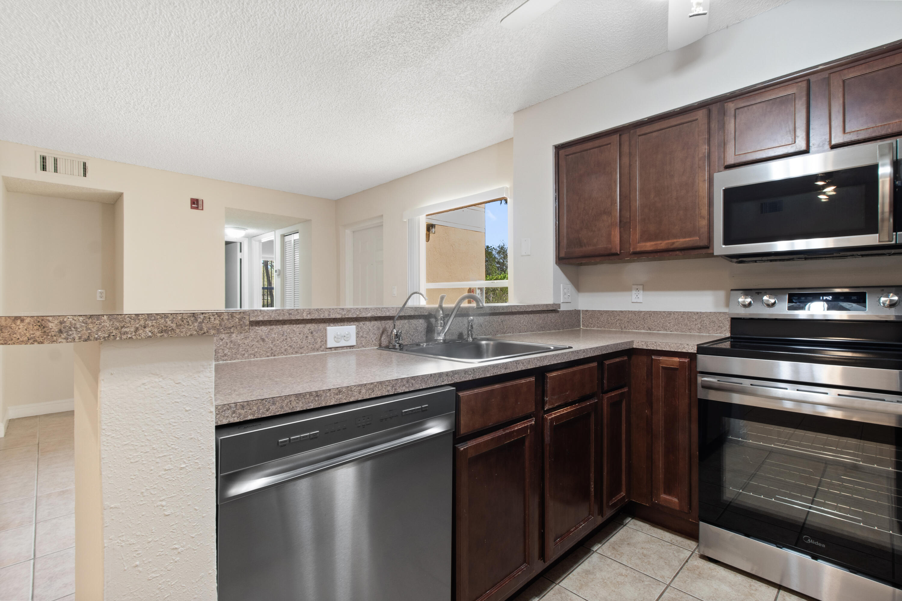 SOUTH PALM PLACE CONDO - Residential