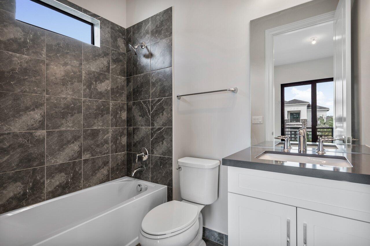 ROYAL PALM POLO - Residential