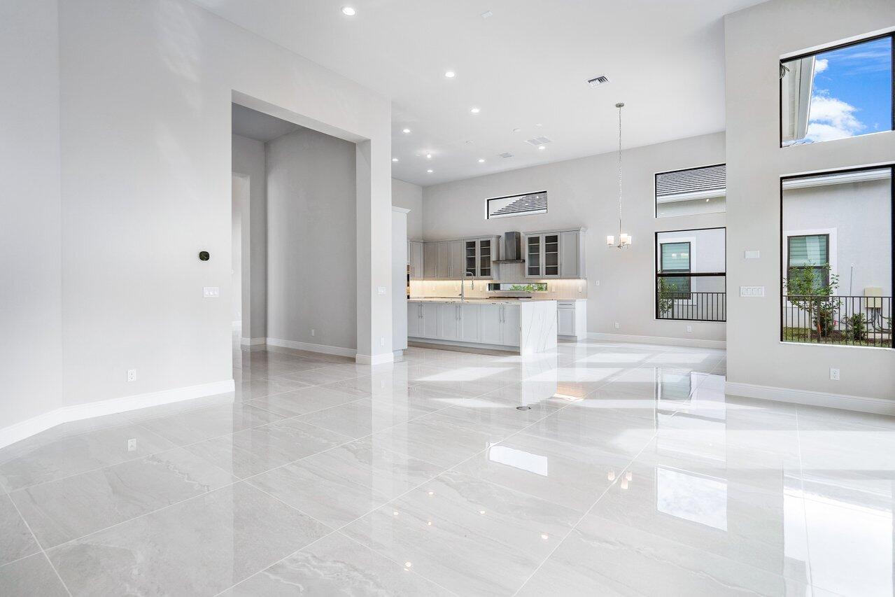 ROYAL PALM POLO - Residential