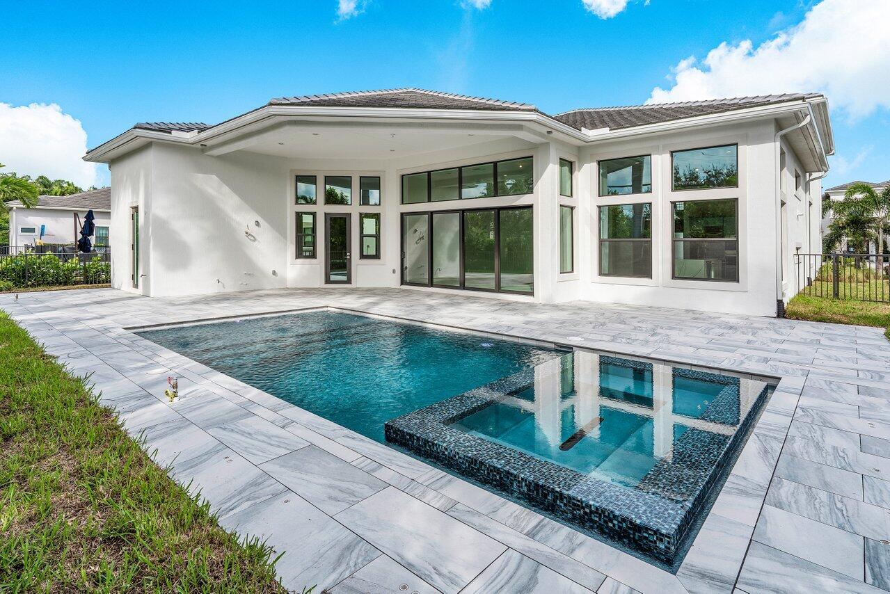 ROYAL PALM POLO - Residential