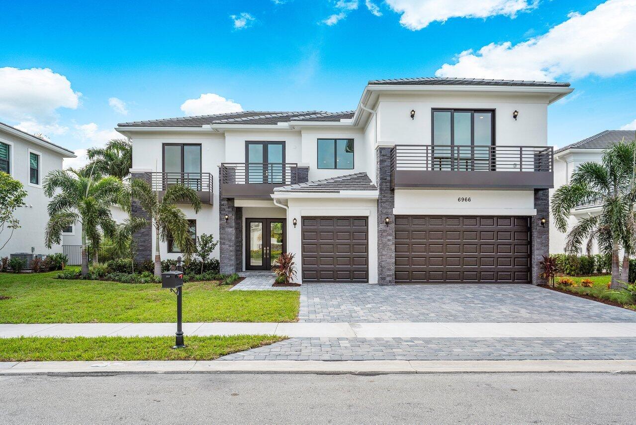 ROYAL PALM POLO - Residential