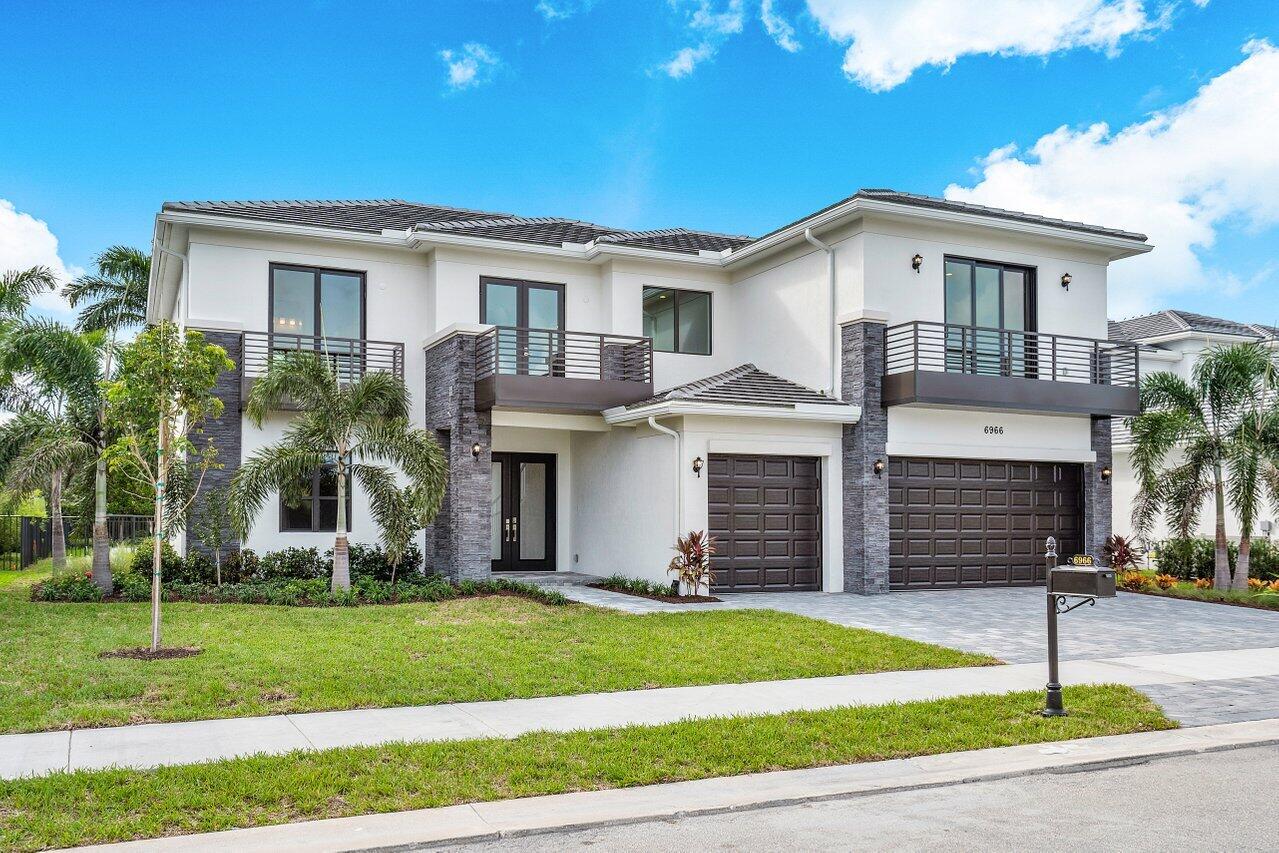 ROYAL PALM POLO - Residential