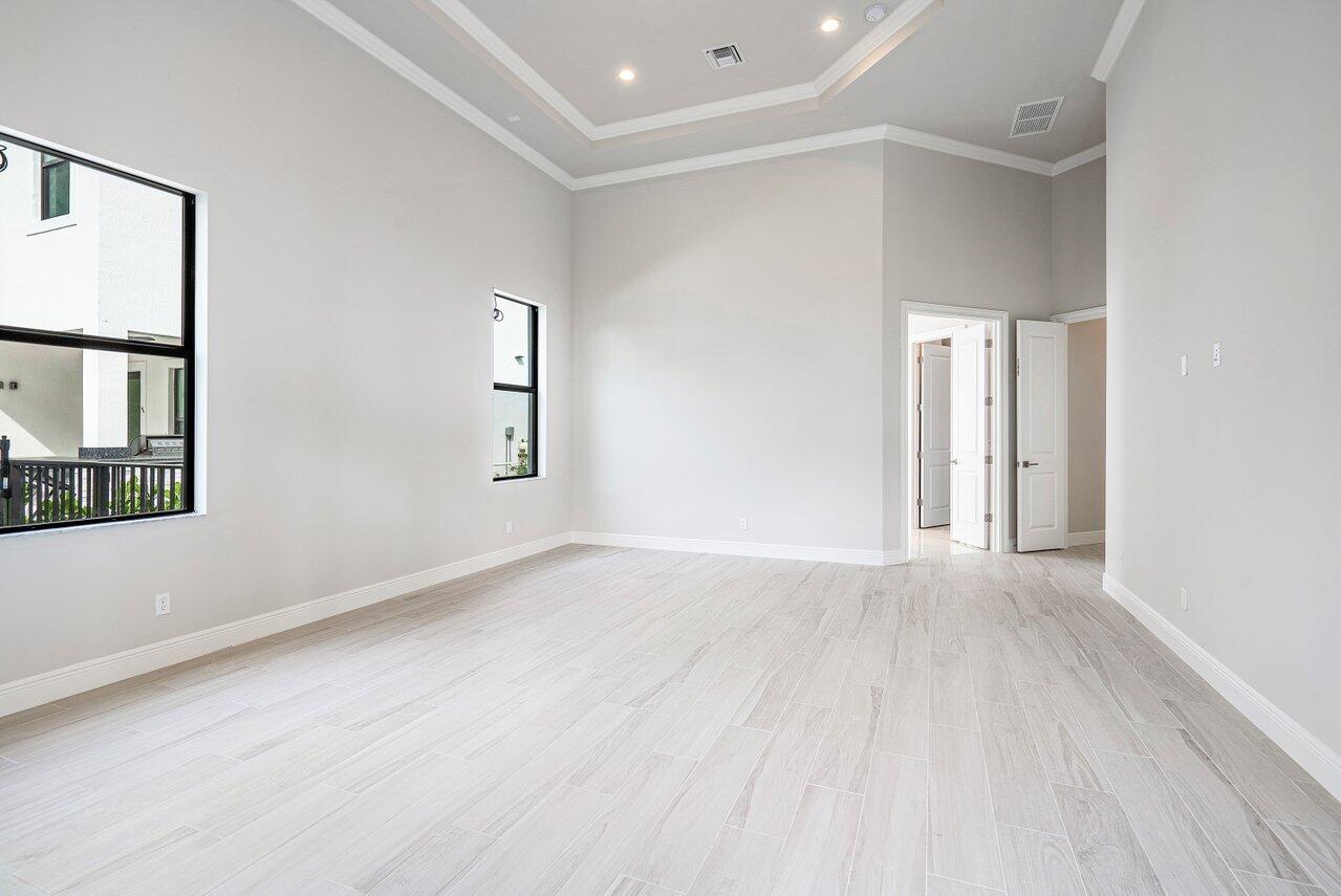 ROYAL PALM POLO - Residential