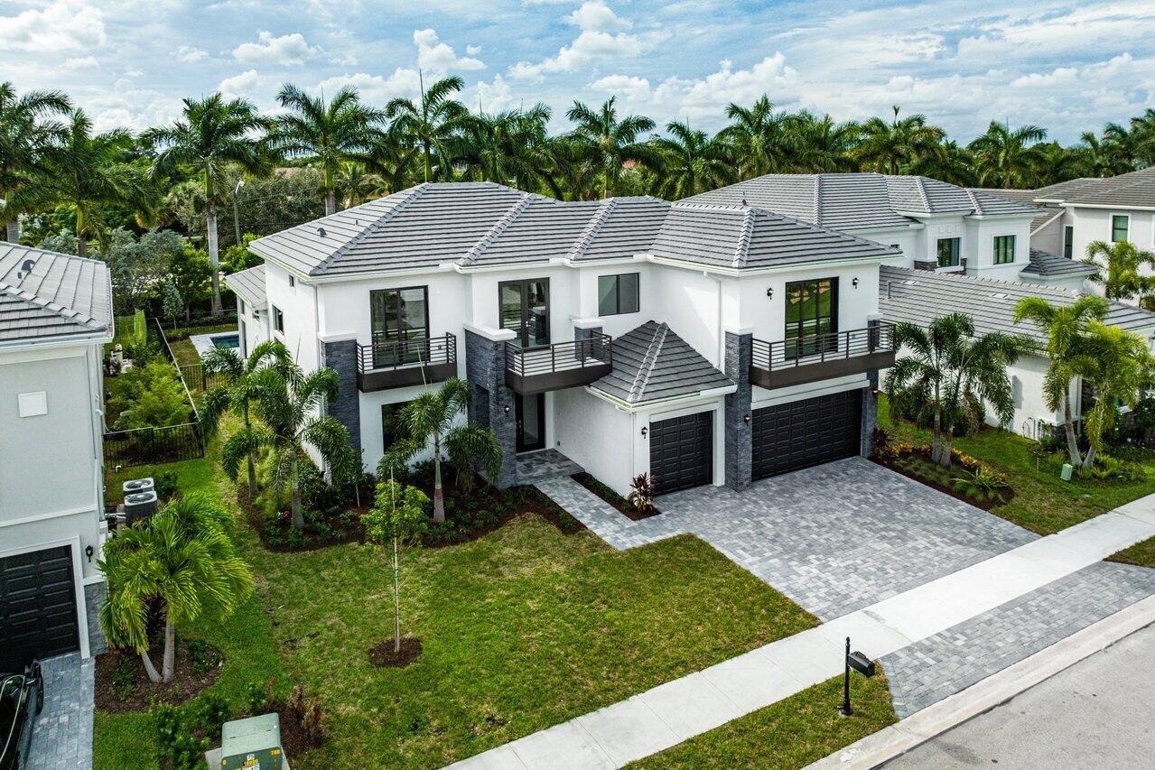 ROYAL PALM POLO - Residential