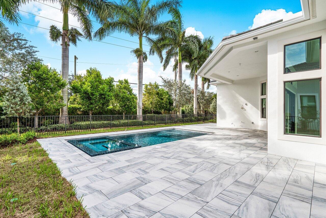 ROYAL PALM POLO - Residential