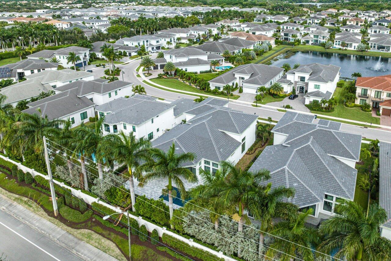 ROYAL PALM POLO - Residential