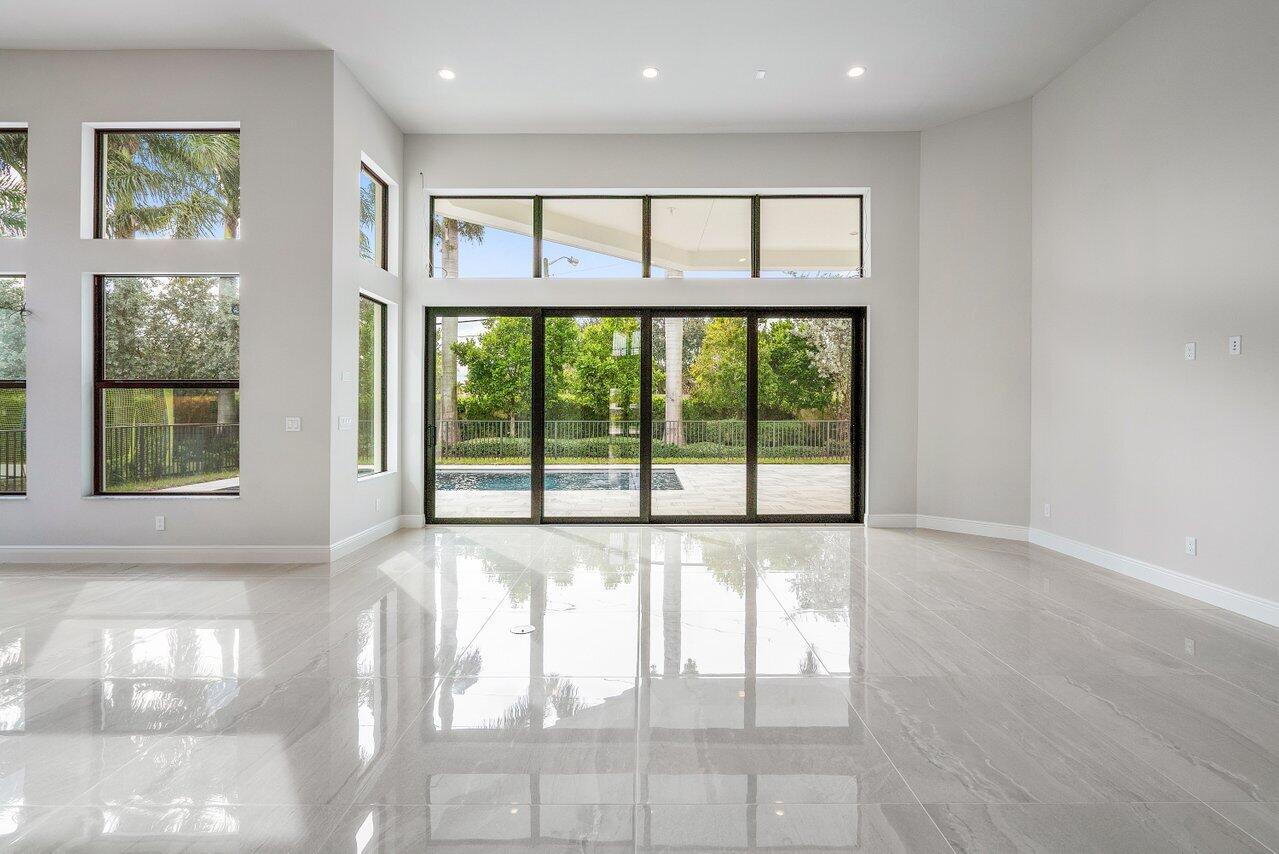 ROYAL PALM POLO - Residential