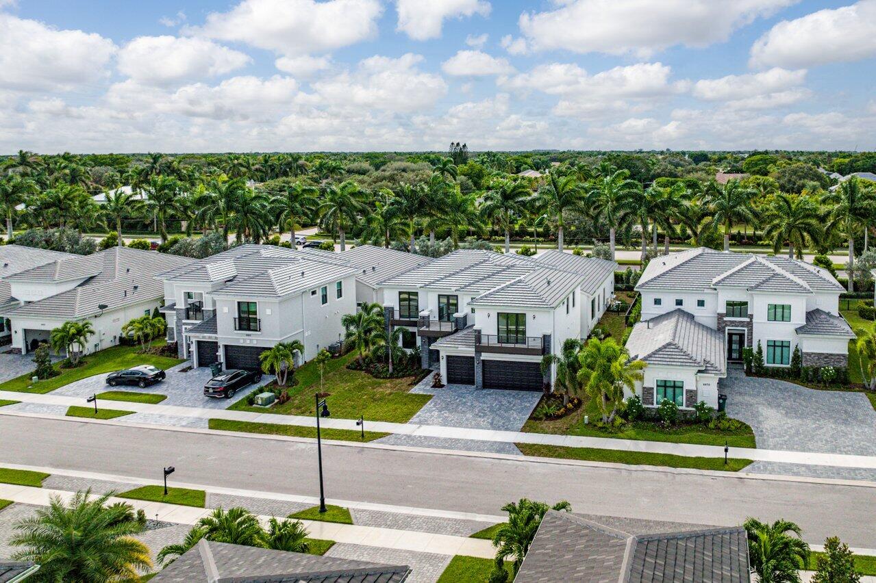 ROYAL PALM POLO - Residential