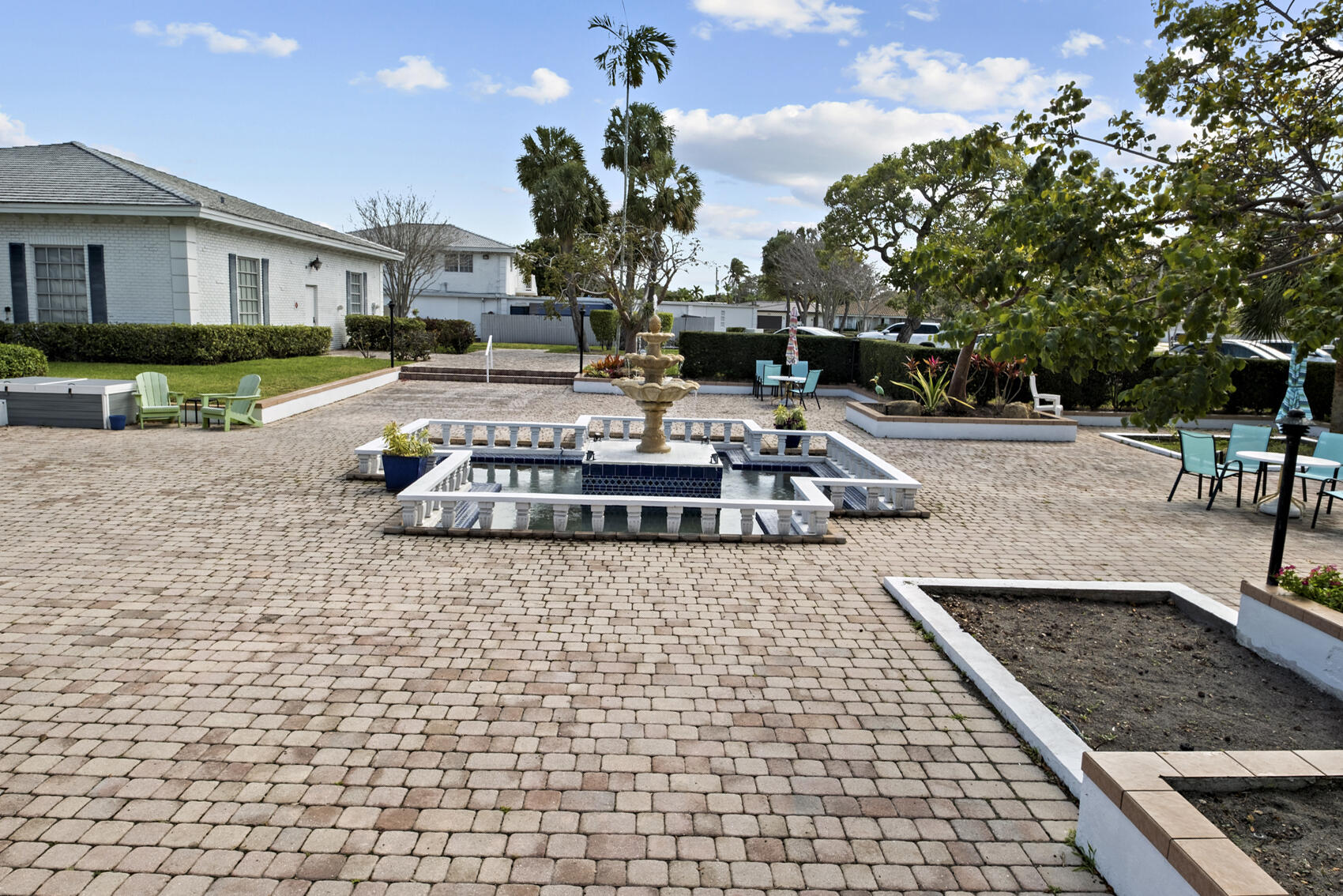 IMPERIAL POINT COLONNADES CONDO - Residential Lease