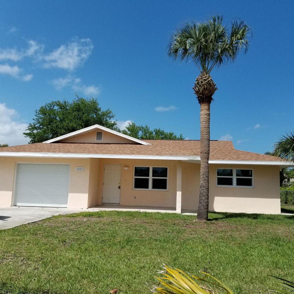Photo of 1501 SE Minorca Avenue, Port Saint Lucie, FL 34952 (MLS # F10438885)