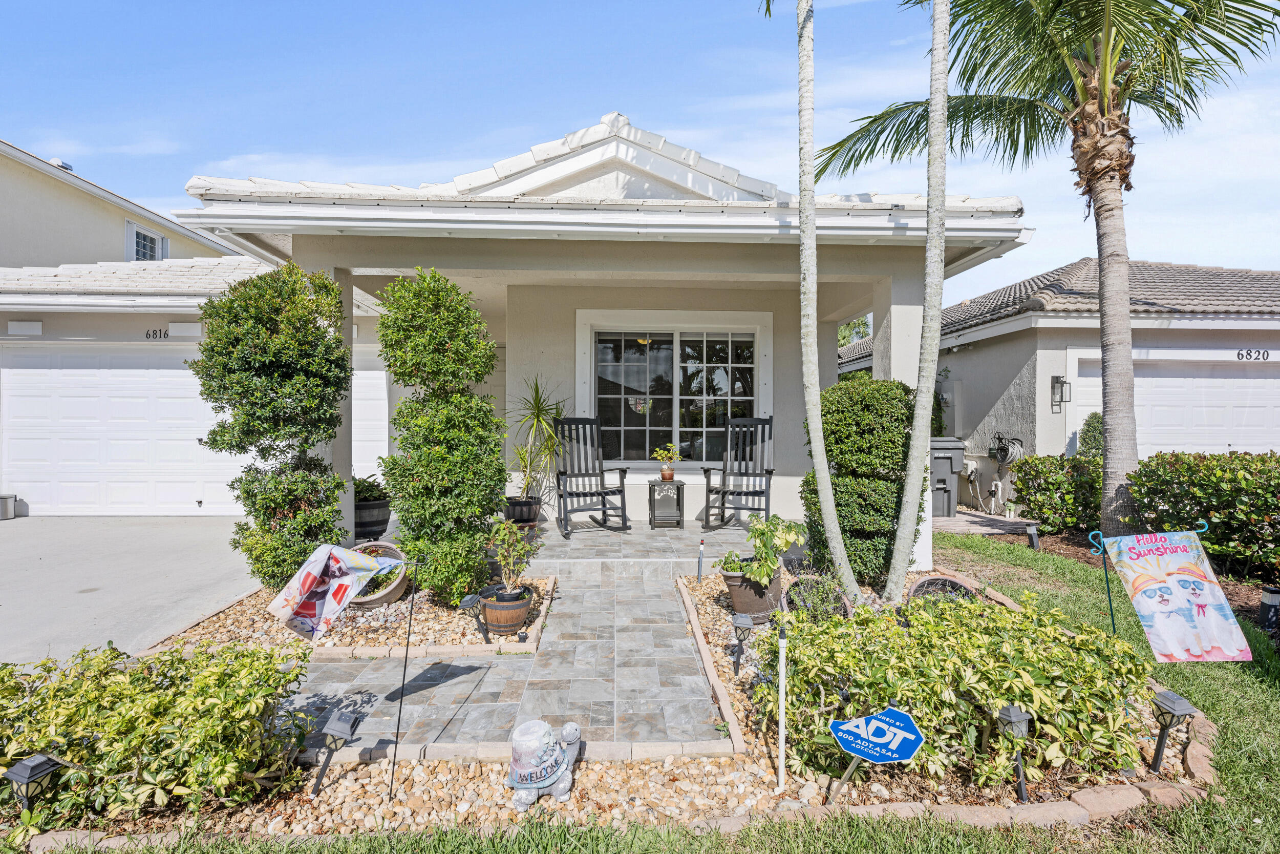 6816 Hendry Drive