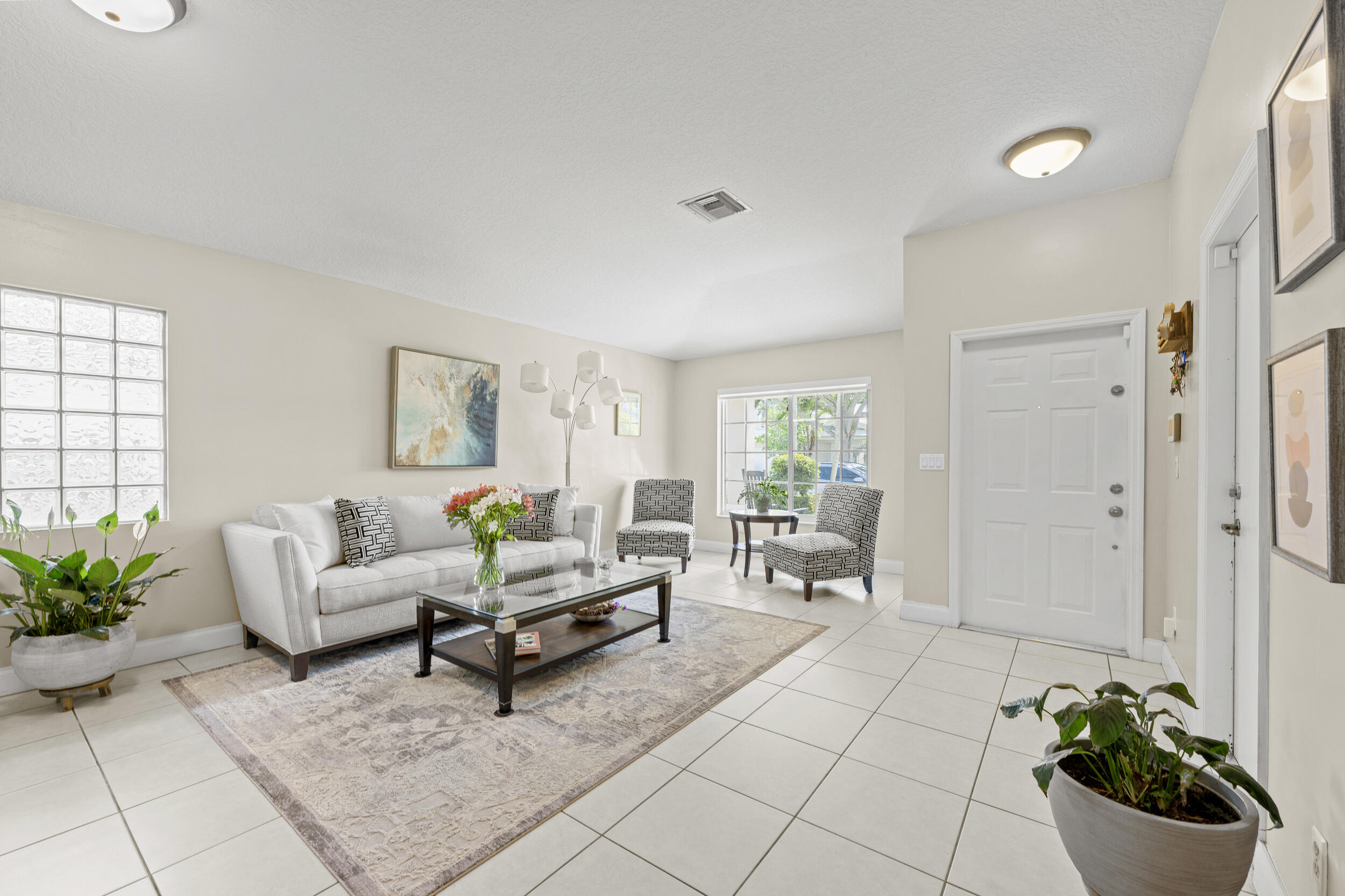 6816 Hendry Drive