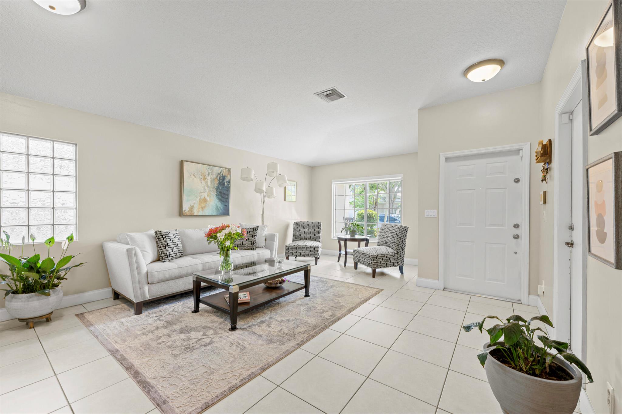6816 Hendry Drive