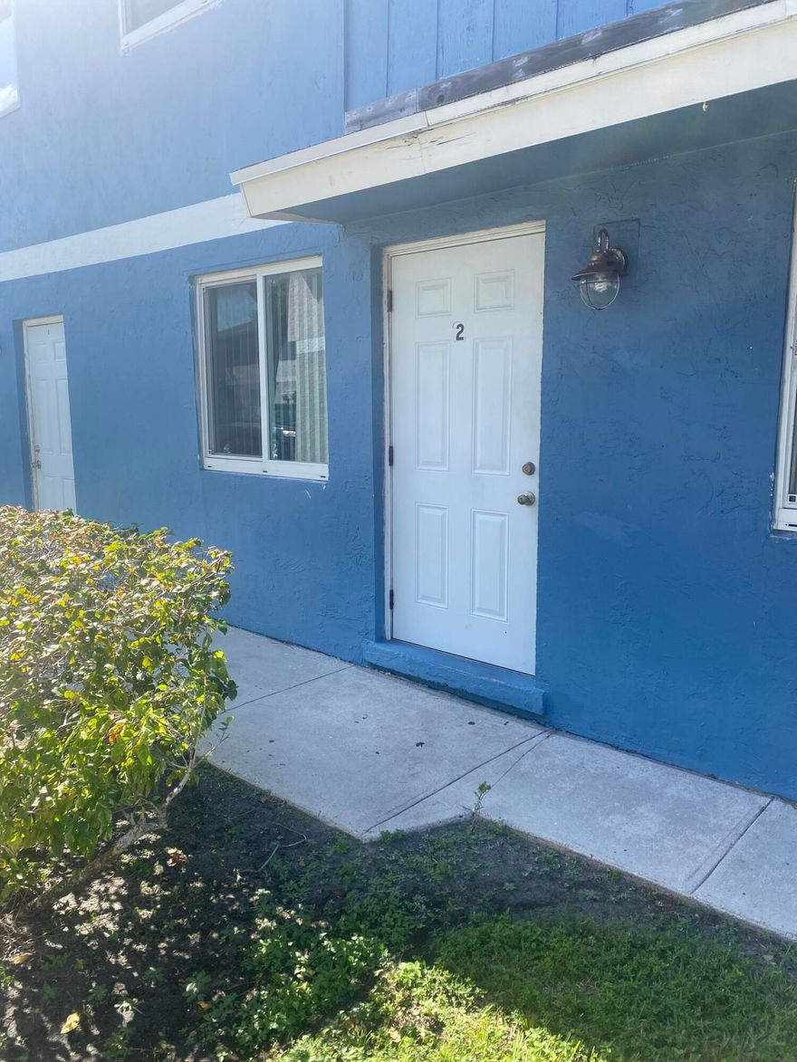 Spacious 2/1 condo facing pool.  Tile Floors thru-out, Close to shopping, I-95 and not far from beaches!