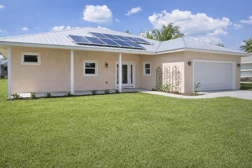Photo of 4709 SE Bayshore Terrace, Stuart, FL 34997 (MLS # B26024544)