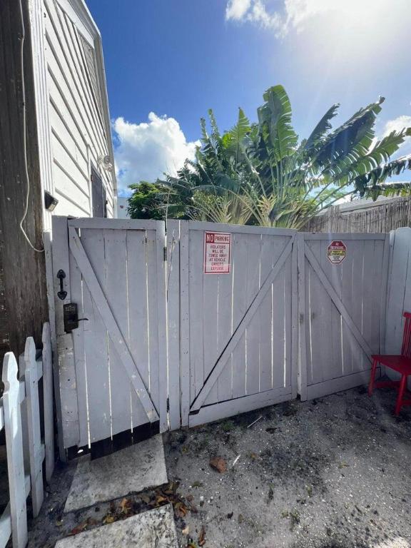 LAKE WORTH TOWN OF - Residential Lease