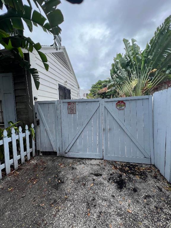 LAKE WORTH TOWN OF - Residential Lease