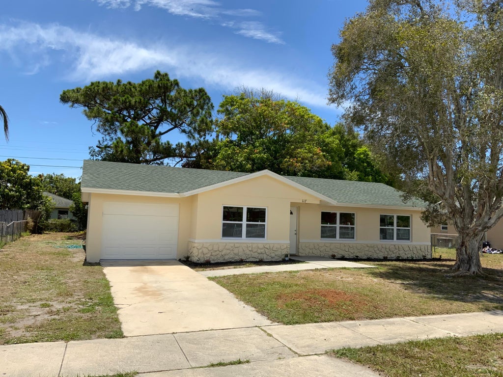 Photo of 117 Devonshire Drive, Fort Pierce, FL 34946 (MLS # R10803657)