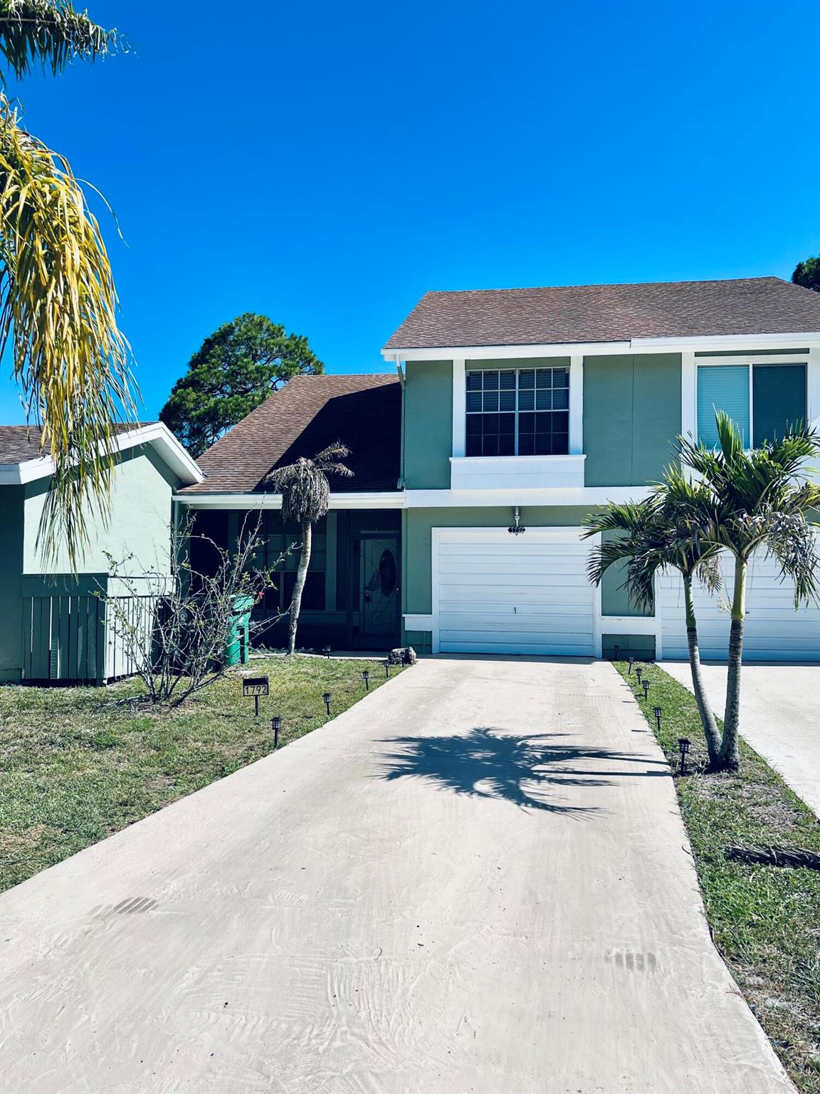NICE WELL MAINTAINED 2/2,5 PLUS 1 CAR GARAGE AND A SCREENED PORCH TO ENJOY. WASHER & DRYER ARE 5 YRS NEW AND WILL NOT BE REPLACED. COMMUNITY POOL $1900 1st MONTH & $2500 SECURITY PLUS $45 LEASE FEE, TENANT TO BE APPROVED BY HOA