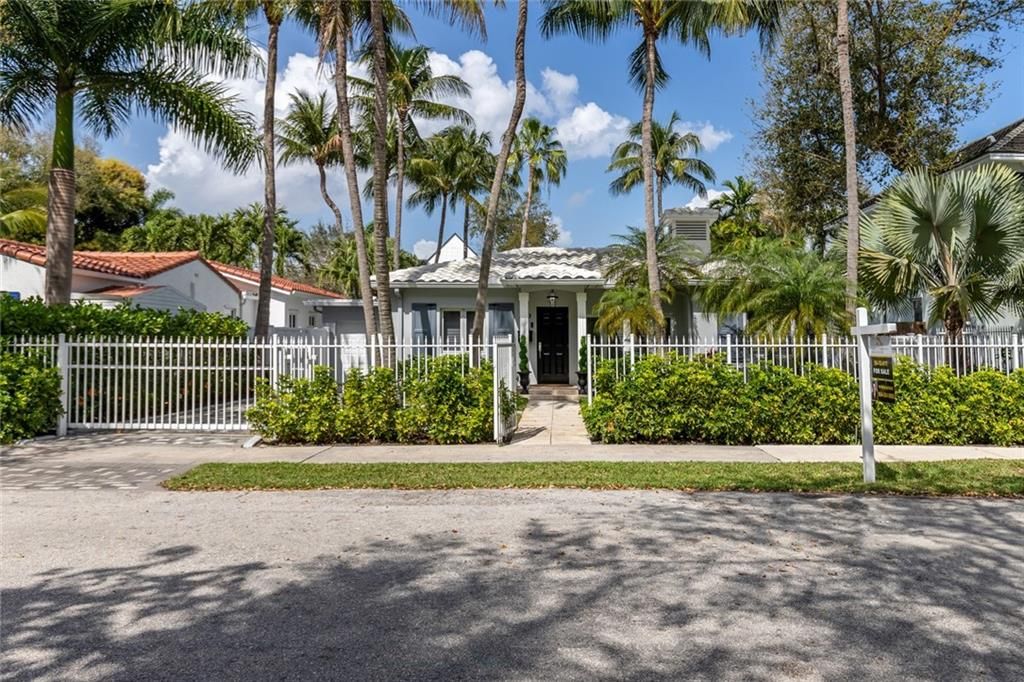 Photo of 1109 SE 11th Court, Fort Lauderdale, FL 33316 (MLS # F10272648)