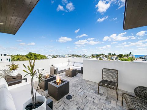 A home in Lauderdale By The Sea