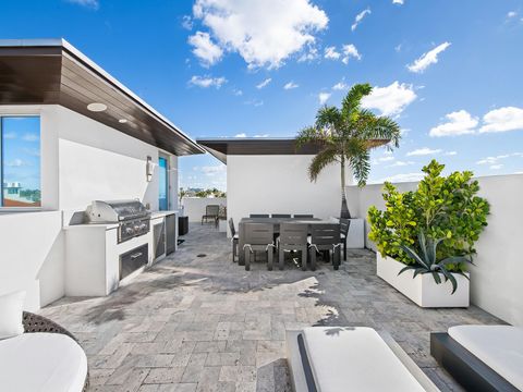 A home in Lauderdale By The Sea