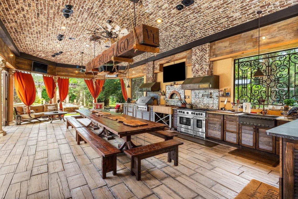 16389 Bridlewood Circle