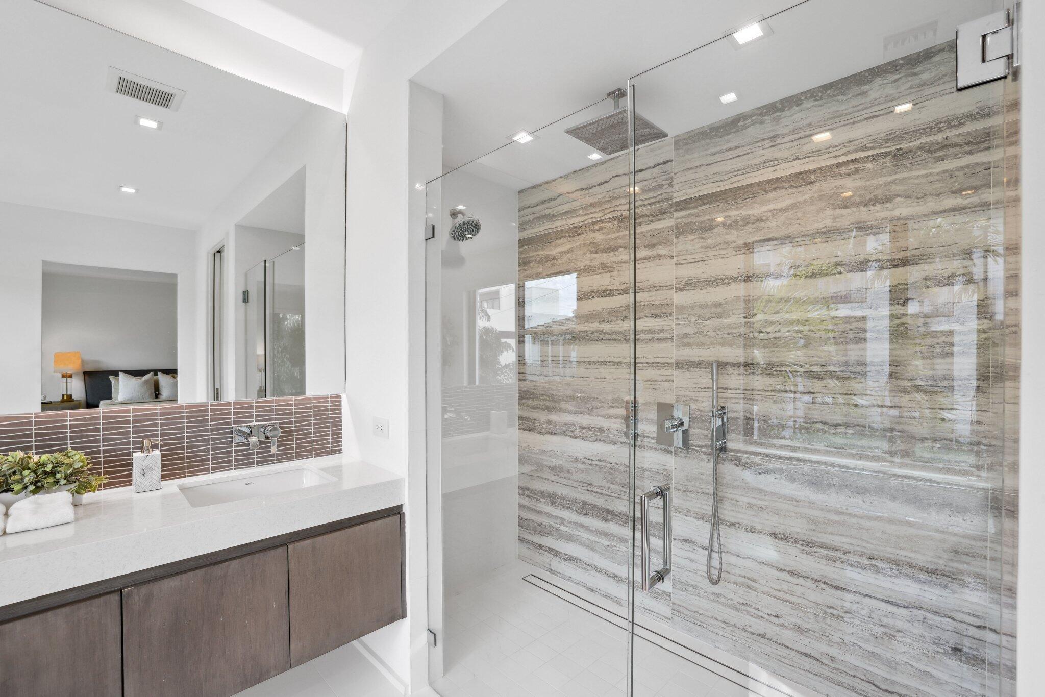 215 MACFARLANE PLAT - Residential