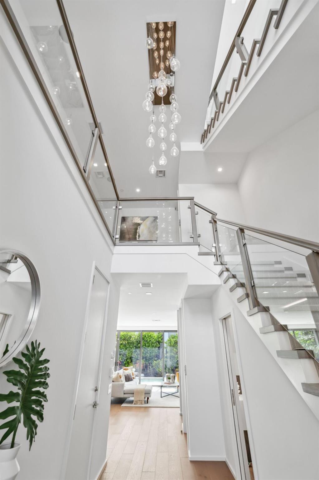 215 MACFARLANE PLAT - Residential