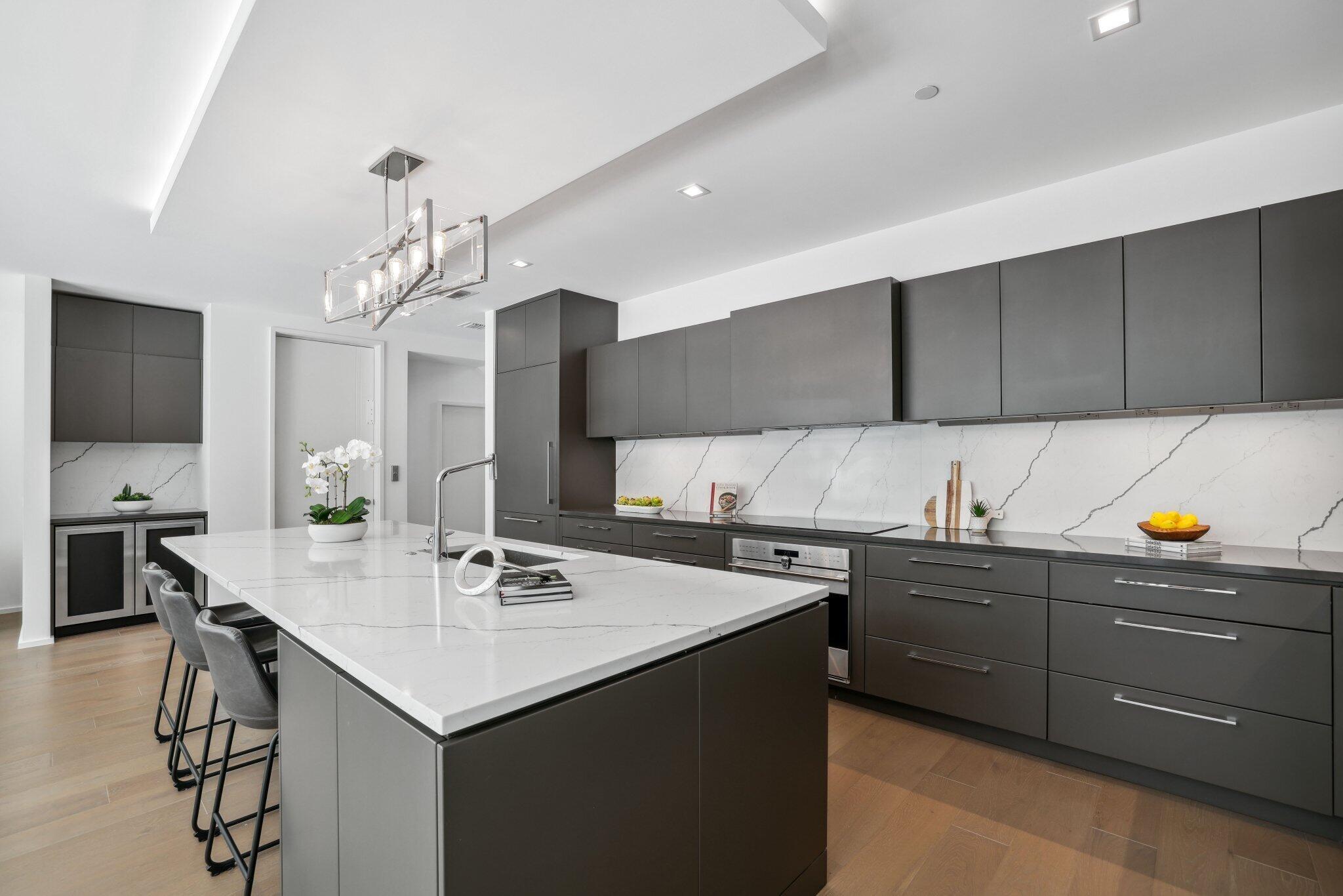 215 MACFARLANE PLAT - Residential