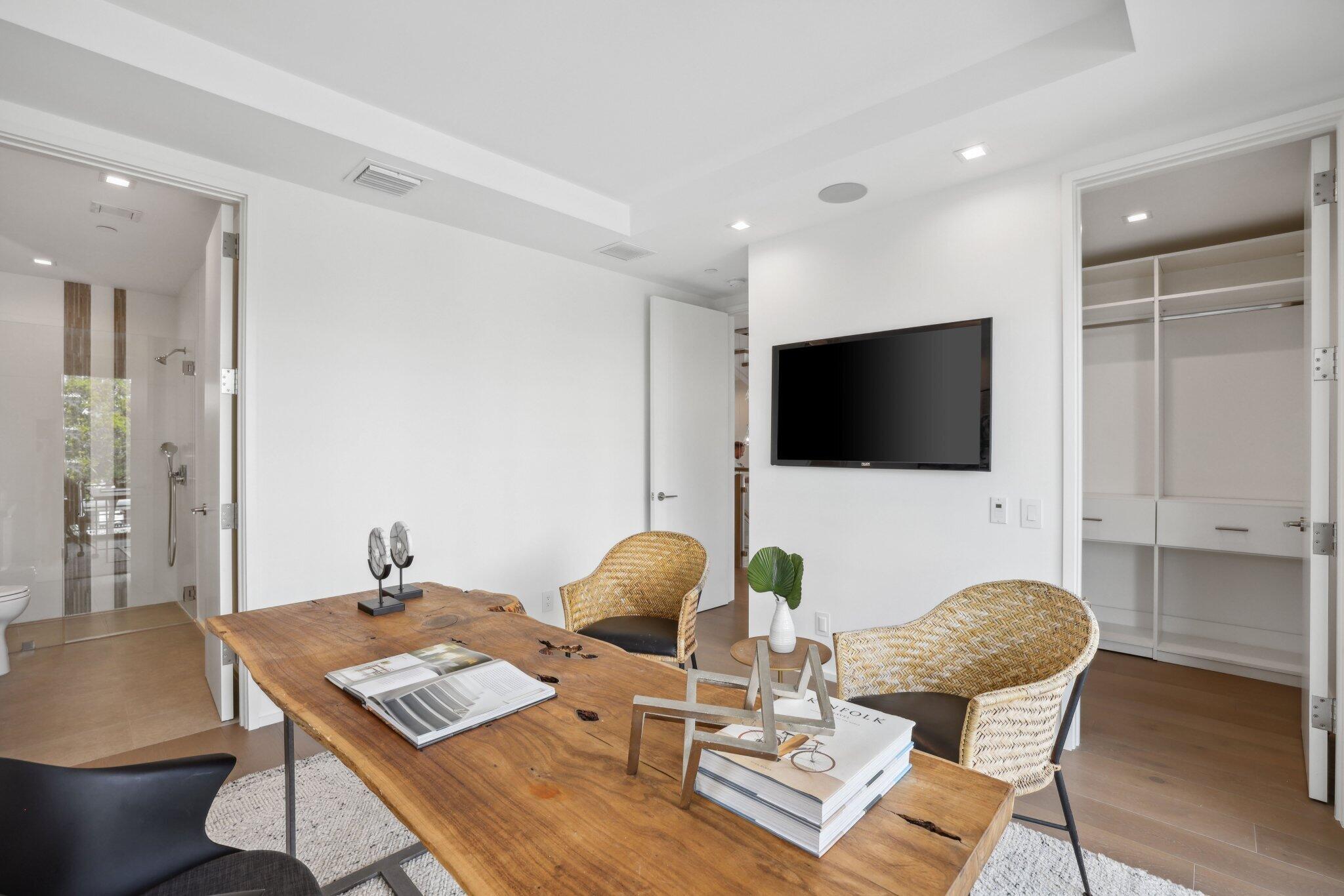 215 MACFARLANE PLAT - Residential