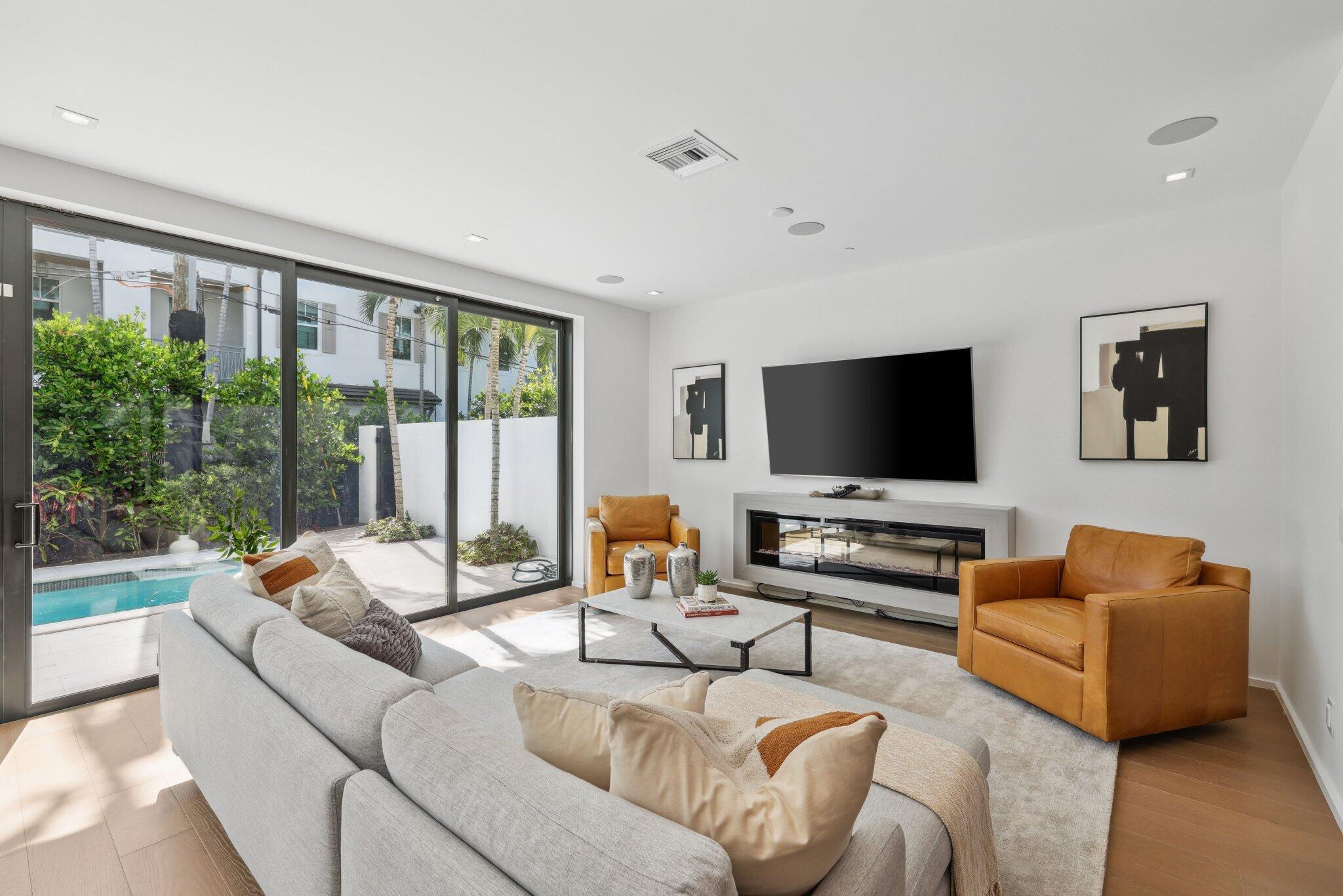 215 MACFARLANE PLAT - Residential