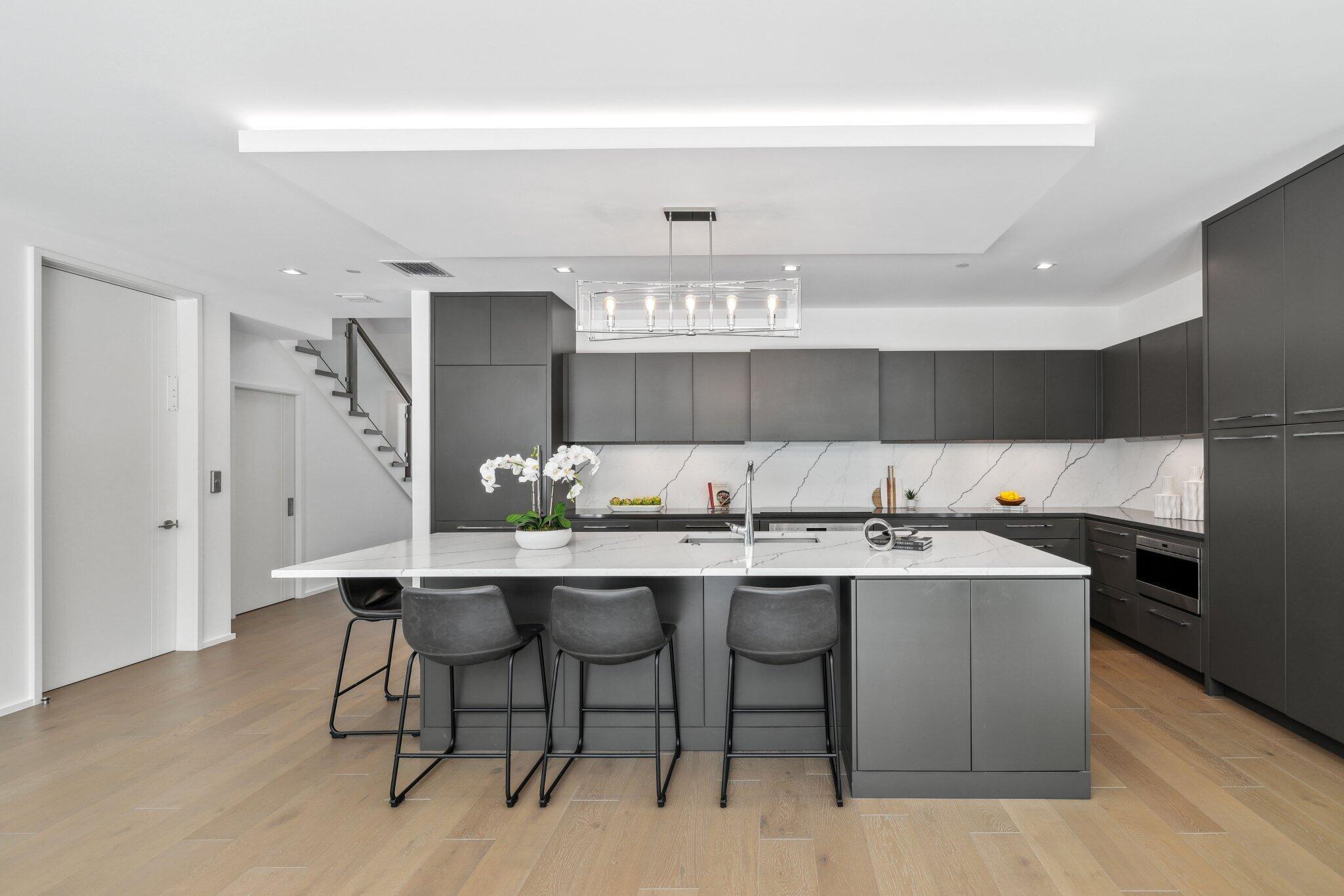 215 MACFARLANE PLAT - Residential