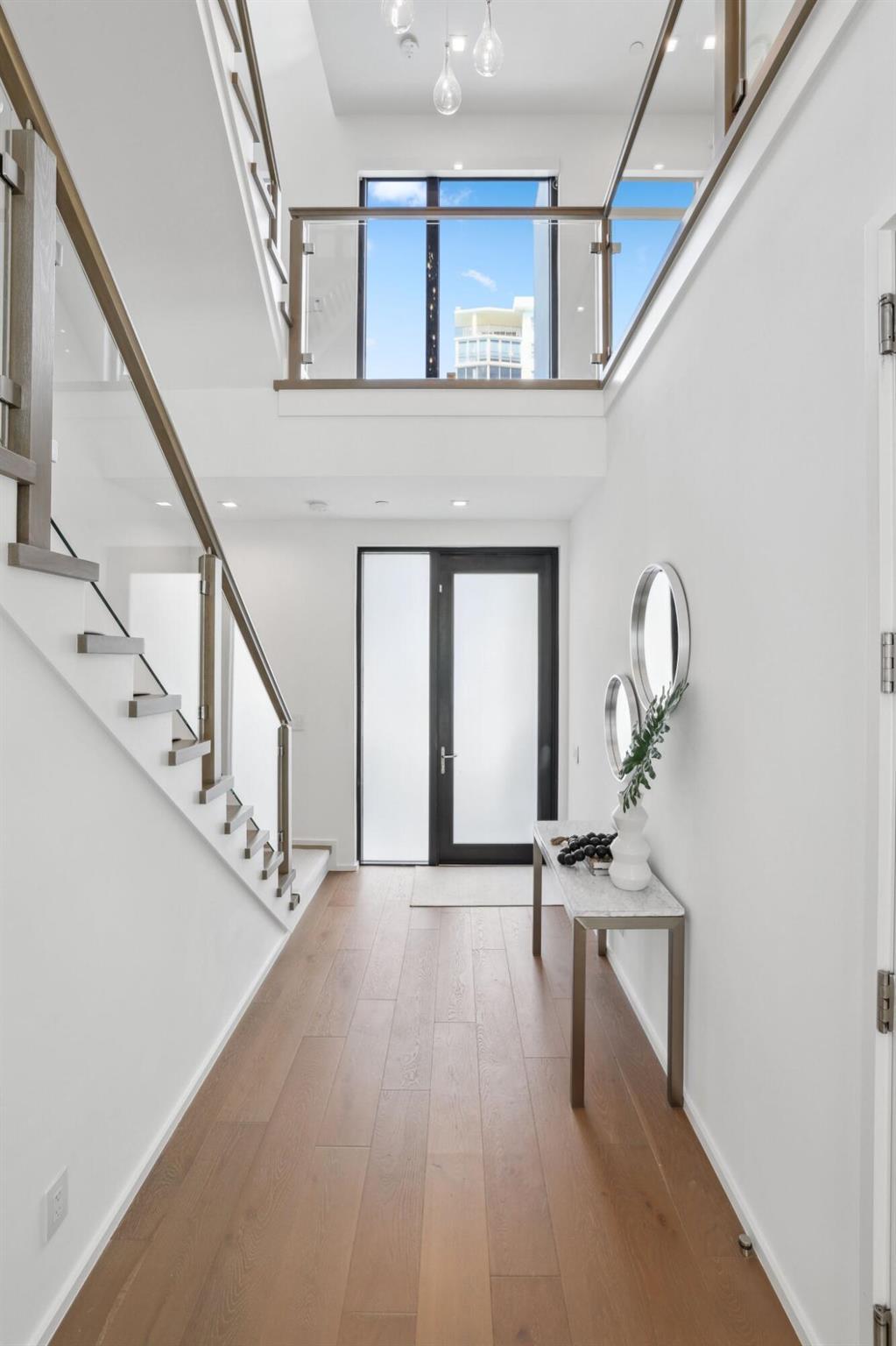 215 MACFARLANE PLAT - Residential