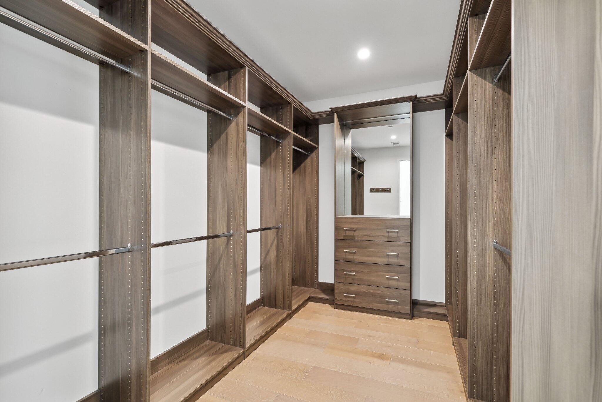 215 MACFARLANE PLAT - Residential