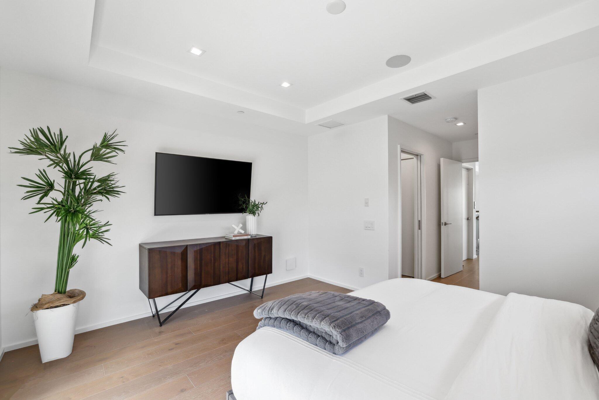 215 MACFARLANE PLAT - Residential