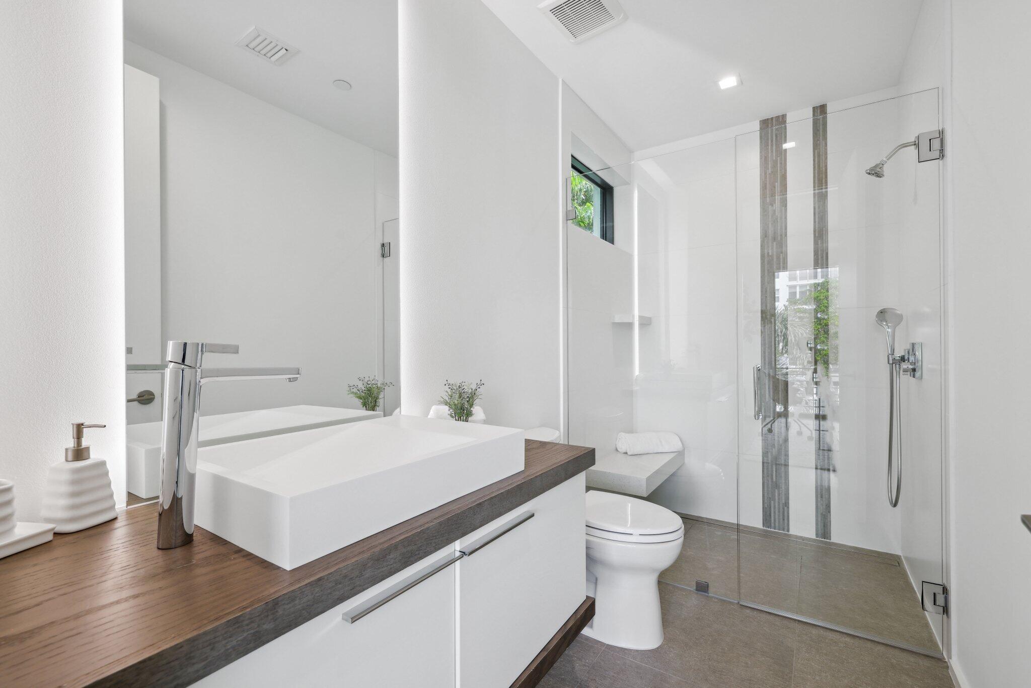 215 MACFARLANE PLAT - Residential