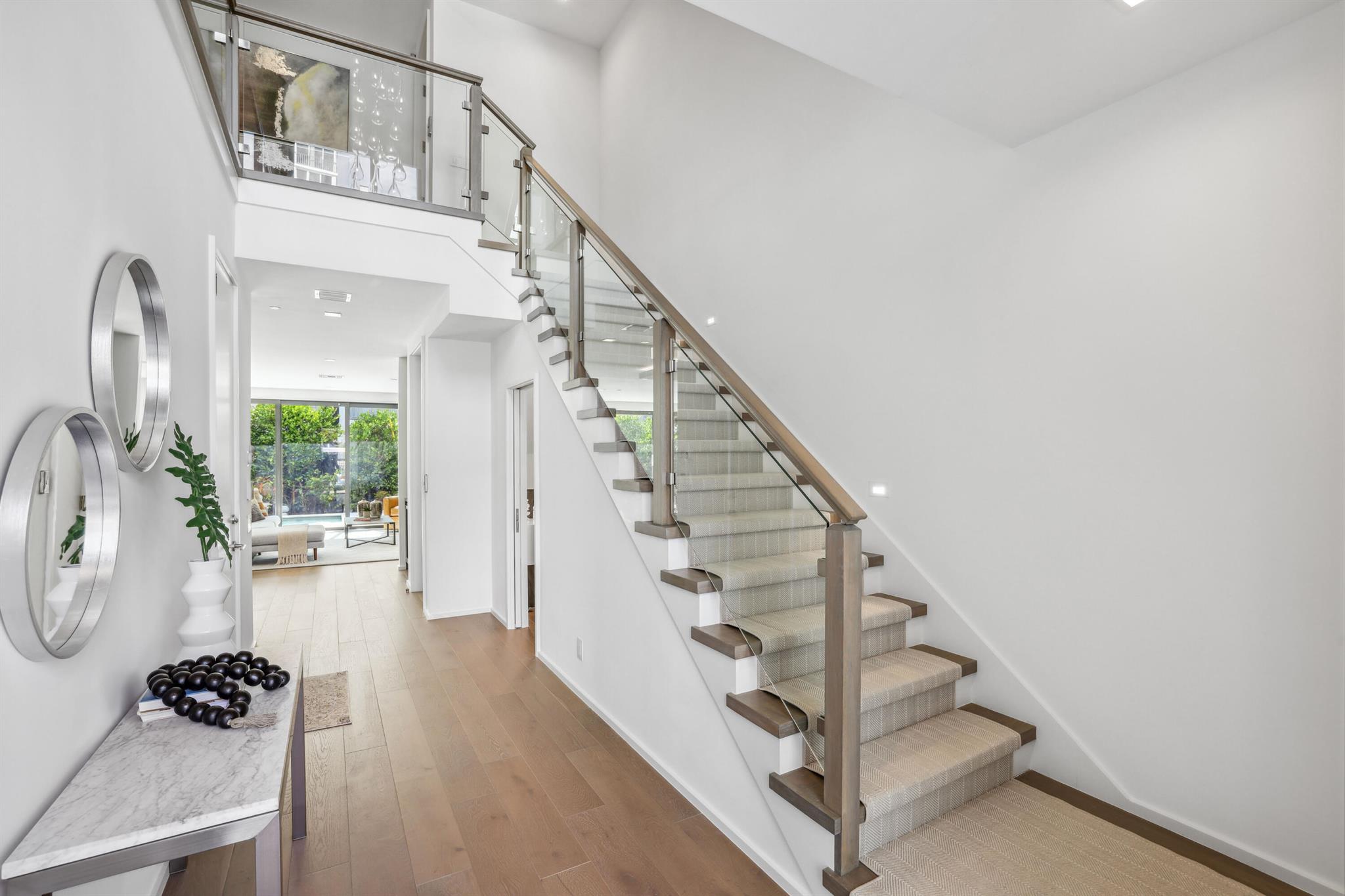 215 MACFARLANE PLAT - Residential