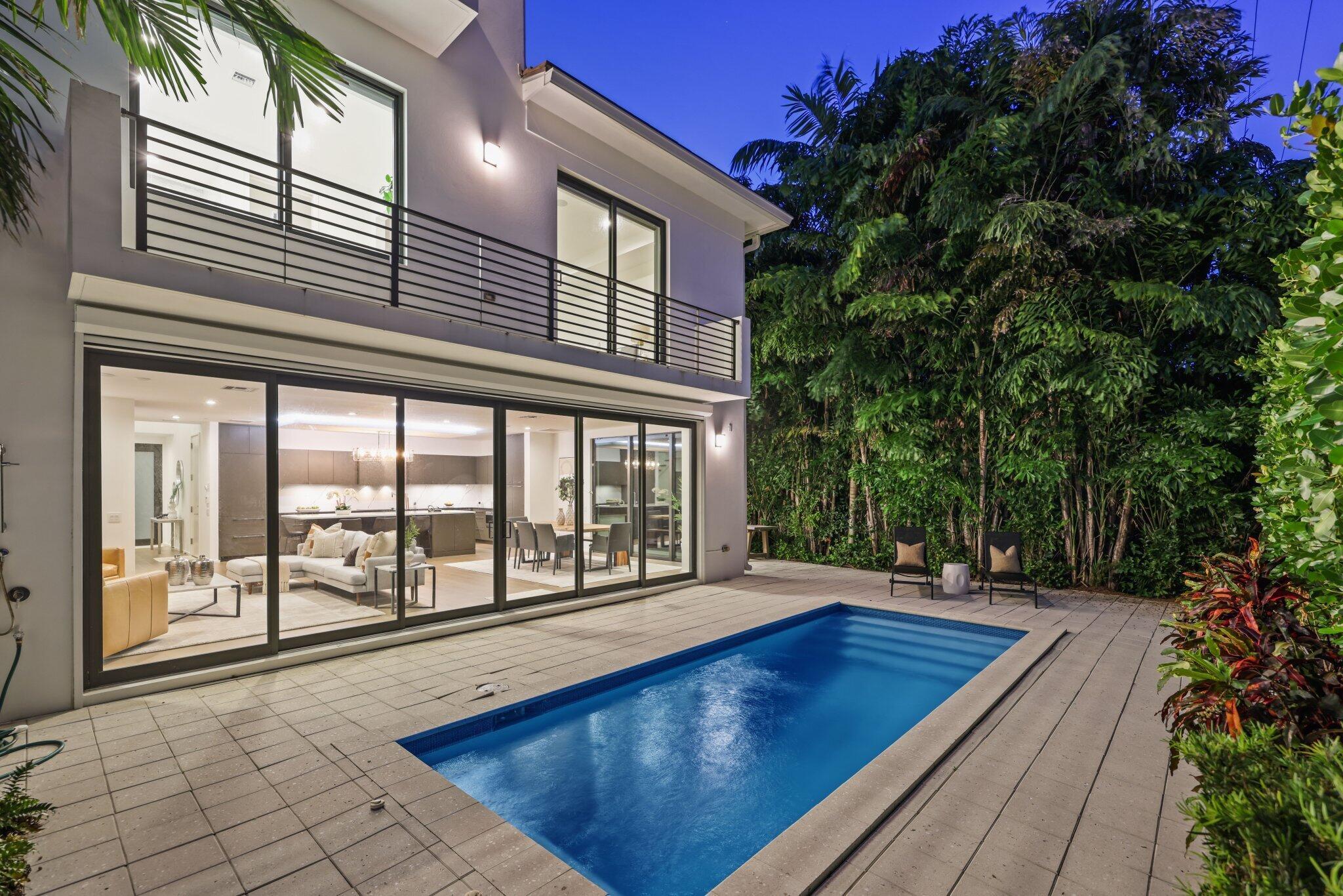 215 MACFARLANE PLAT - Residential