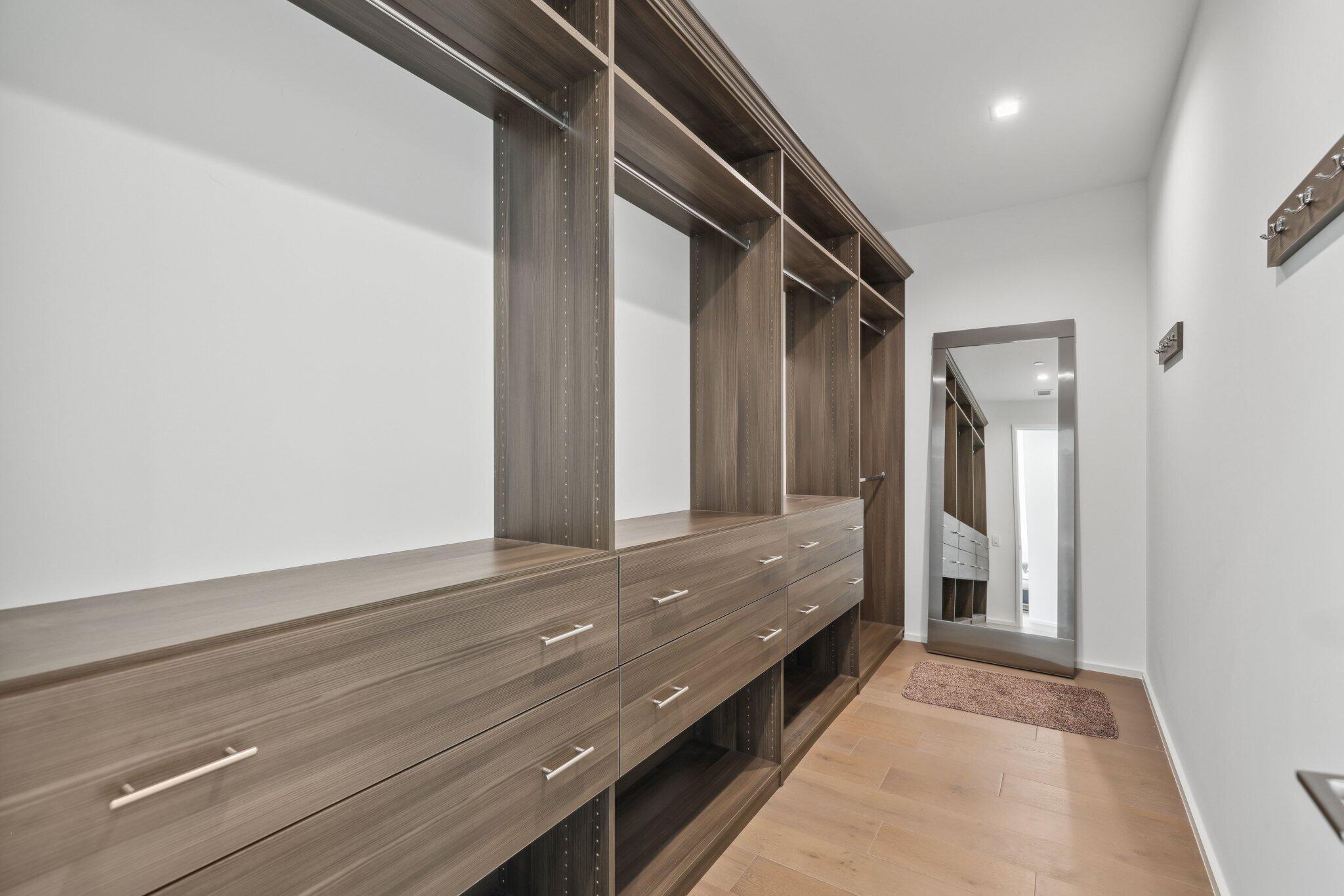 215 MACFARLANE PLAT - Residential